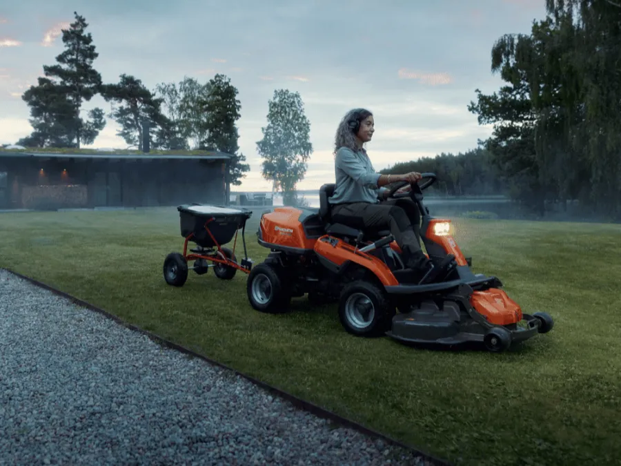 Rider kosilnica Husqvarna R 216T AWD - Vsestranska moč na vseh terenih