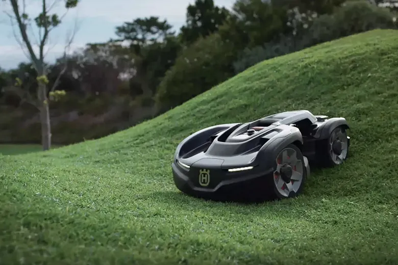 Robotske kosilnice - prihodnost košnje trate